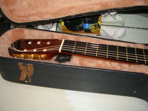 Vintage Admira Carmen classical guitar incl Case & Extra Strings set