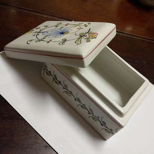 A beautiful Portuguese Anfora Agueda set. Please read description