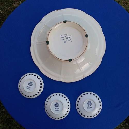 1 large `Delfts Blauw` hand painted fruit bowl and 3 small Delft plates. Please read description.