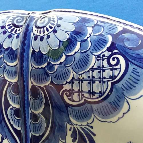 1 large `Delfts Blauw` hand painted fruit bowl and 3 small Delft plates. Please read description.
