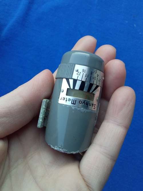 Sankyo 8T Camera with light meter, unopened roll of colour movie film and bag. Please read descrip