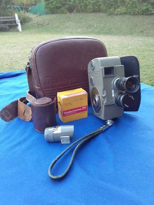 Sankyo 8T Camera with light meter, unopened roll of colour movie film and bag. Please read descrip