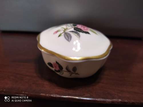 Wedgewood Hathaway Rose Pill box