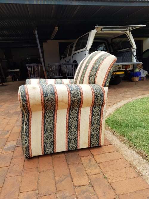 Stunning old couch chair