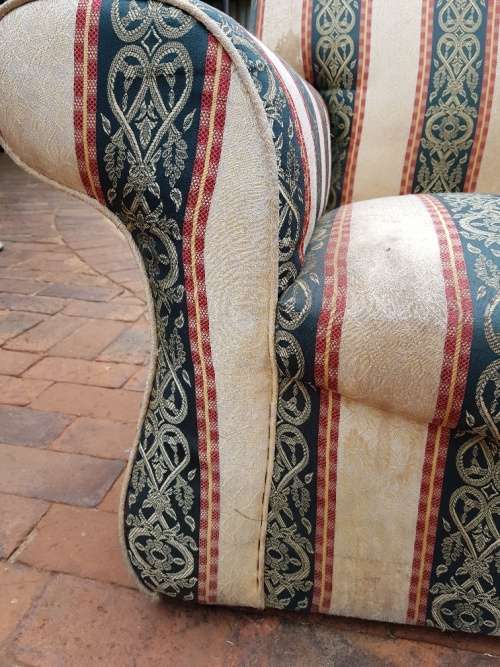 Stunning old couch chair
