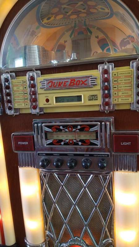 Retro-style Jukebox 1mtr with CD, FM Tuner, Cassette Player - Works Well, Good condition