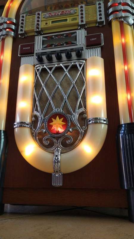 Retro-style Jukebox 1mtr with CD, FM Tuner, Cassette Player - Works Well, Good condition