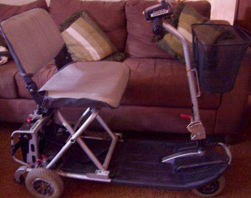 Electric mobility scooter
