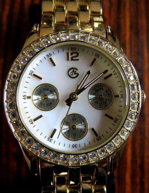 GEORGE FROM AMERICA LADIES GOLD MULTI DIAL WATCH WITH CRYSTALS
