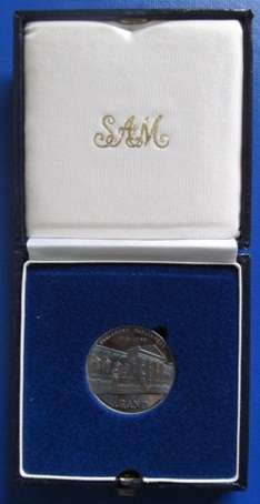1985 PARLIAMENT PROOF SR1 !! IN ORIGINAL BOX !! STARTING @ R1