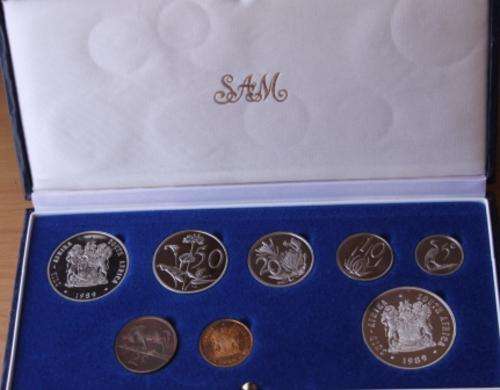 1989 SA SHORT PROOF SET 2 x R1 IN ORIGINAL SA MINT BOX.STARTING @ R1!!!!!!!