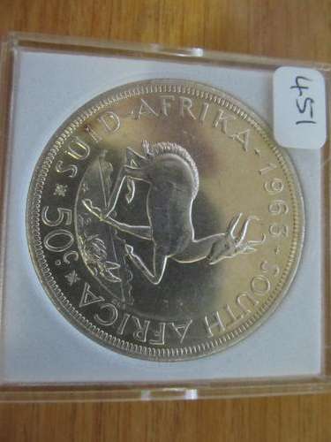 1963 Crown - Excellent gradeable Coin !!