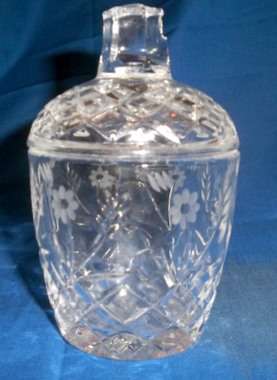 BEAUTIFUL LITTLE PRESSED GLASS TRINKET BOWL