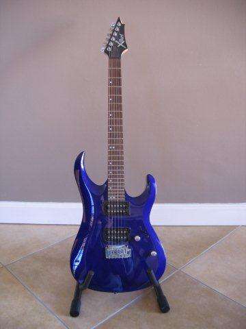 **** CORT Electric Guitar PLUS Accessories **** practically BRAND NEW ****
