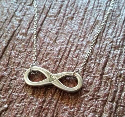*CD DESIGNER JEWELRY* Natural Diamond Sterling Silver Infinity Pendant with Chain