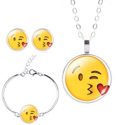 **EMOJI JEWELLERY**Kissing Heart Face Bracelet, Earring and Pendant Set