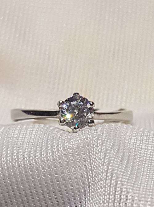 **Sparkling 0.50 ct Solitaire engagement ring in Sterling Silver