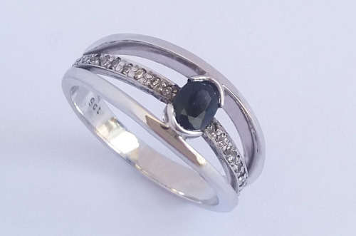 **CD DESIGNER JEWELRY** 9ct White Gold 0.50ct Royal Blue Sapphire and Diamond Dress Ring**Size P
