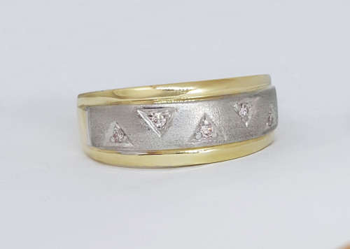 *Exclusive Jewelry*Genuine 0.08ctw 9ct Yellow and White Gold Diamond Wedding Band- Size 13