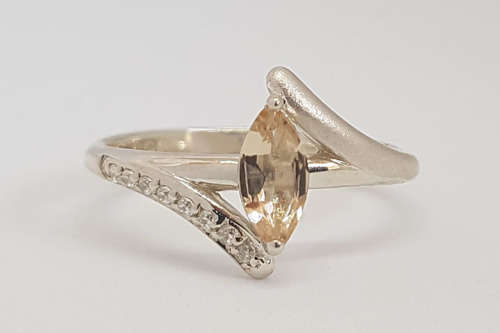 *CD DESIGNER JEWELRY** Morganite Split band Silver Ring