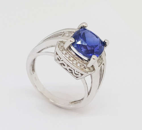 3.38 ct Syn.Sapphire and Diamond Ring in 14k White Gold