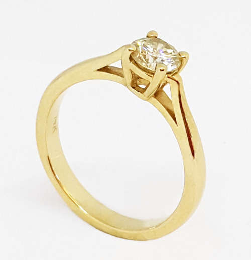 Certified EGL 0.61ct Diamond Ring in 14K Yellow Gold