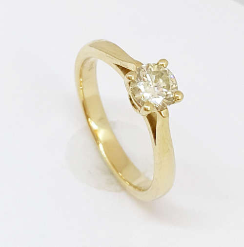 Certified EGL 0.61ct Diamond Ring in 14K Yellow Gold