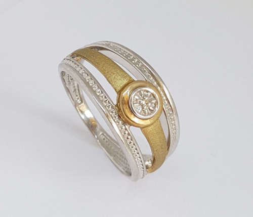 Natural Diamond set in 9ct yellow gold and silver ring- Size N