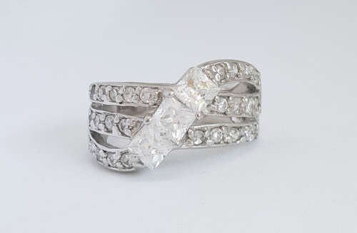 925 Sterling Silver Simulated Diamond Ring Size 6.5