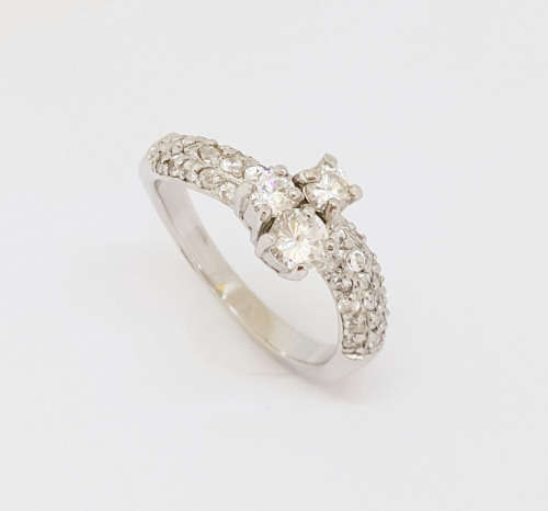 0.61ctw CZ Floral Ring in 925 Sterling Silver- Size 7/ 8
