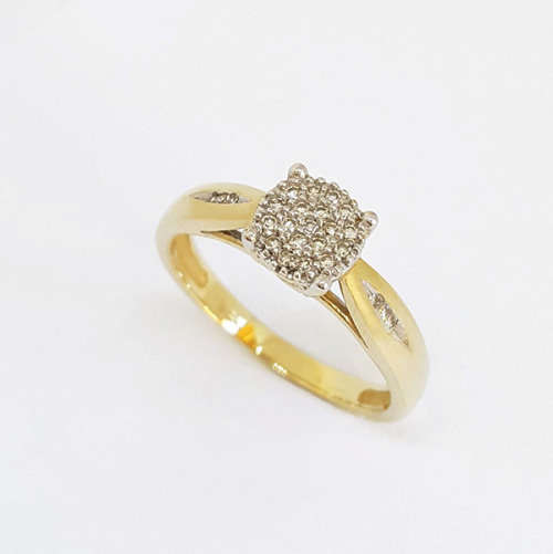 Diamond Cluster Style Ring in 9k Yellow Gold - SIZE N