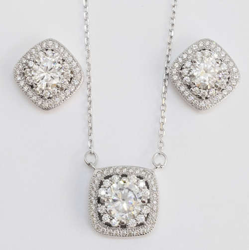1.95ctw Clear Earring and Pendant Set in 925 Sterling Silver