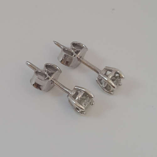 0.24ctw / 3mm Diamond Studs in Silver