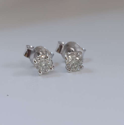 0.24ctw / 3mm Diamond Studs in Silver