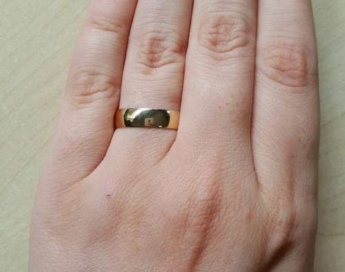 9ct Yellow Gold 5.4mm Band- Size 9