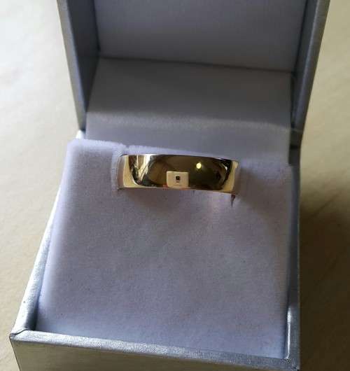 9ct Yellow Gold 5.4mm Band- Size 9