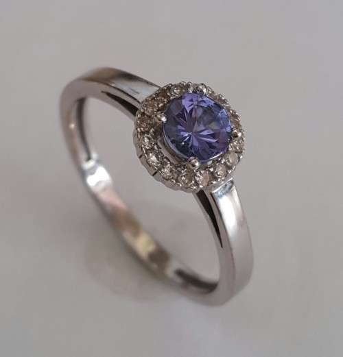 Tanzanite Halo Cluster in 9ct White Gold