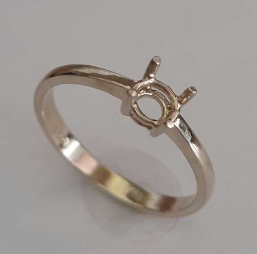 0.4ct 4 claw Solitaire Mount in 9ct White Gold