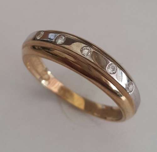CZ Band in 9ct Yellow Gold