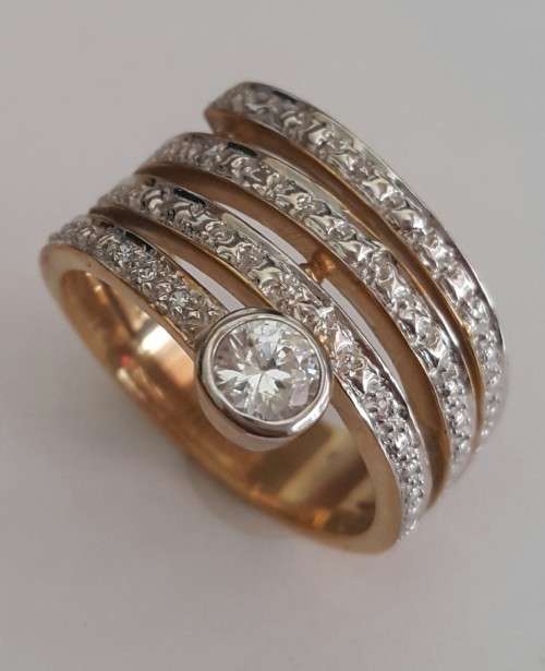 CZ Spiral Band in 9ct Yellow Gold