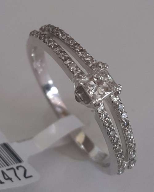0.2ct Princess Cut Diamond Split band in White Gold