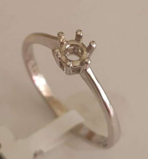 Solitaire Mount in 9ct White Gold