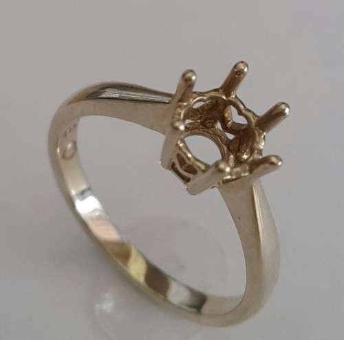 Heart Basket Solitaire Mount in 9ct White Gold
