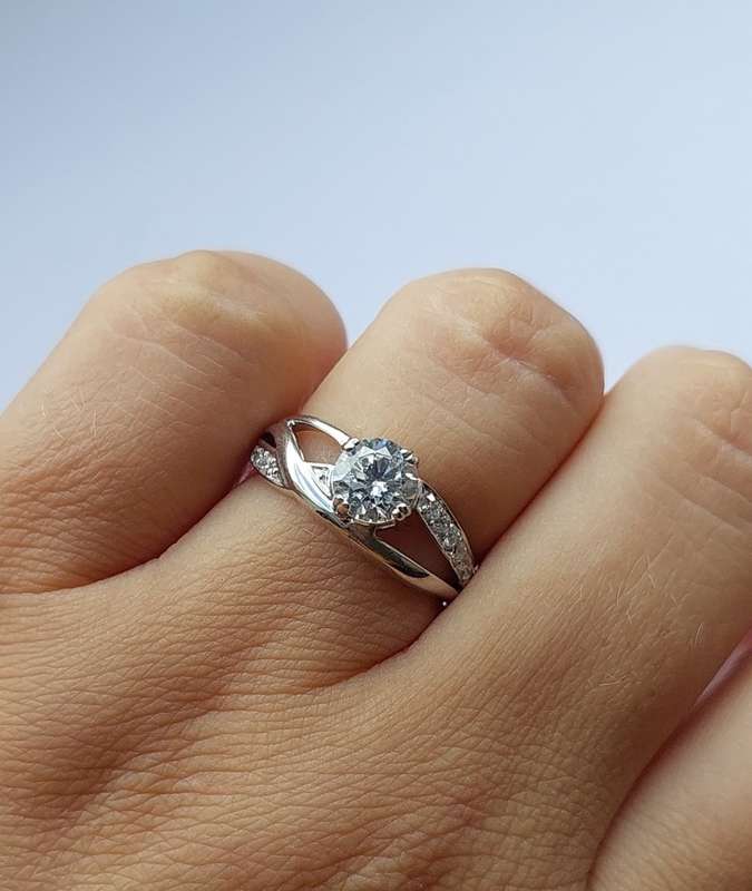 *CD DESIGNER JEWELRY* 1.11ctw CZ Twist Ring in Silver
