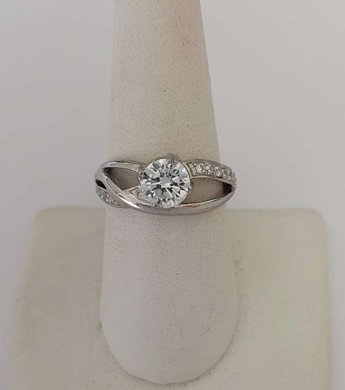 *CD DESIGNER JEWELRY* 1.11ctw CZ Twist Ring in Silver