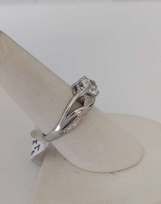 *CD DESIGNER JEWELRY* 1.11ctw CZ Twist Ring in Silver