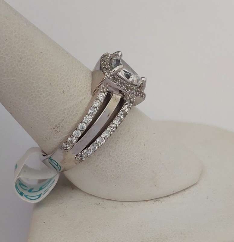 *CD DESIGNER JEWELRY* 1.5ct Trillion Halo CZ Ring in Silver Size R