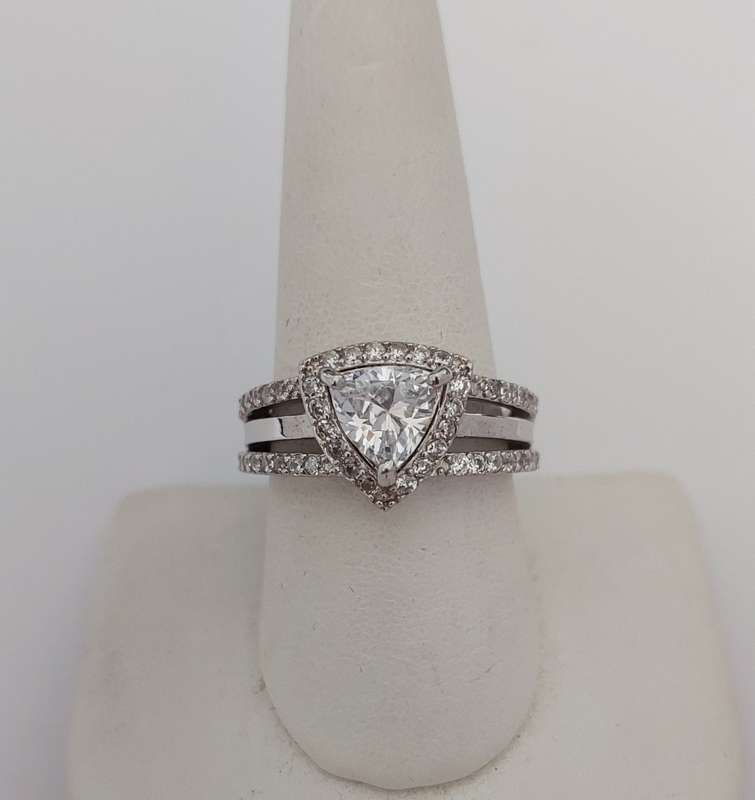 *CD DESIGNER JEWELRY* 1.5ct Trillion Halo CZ Ring in Silver Size R