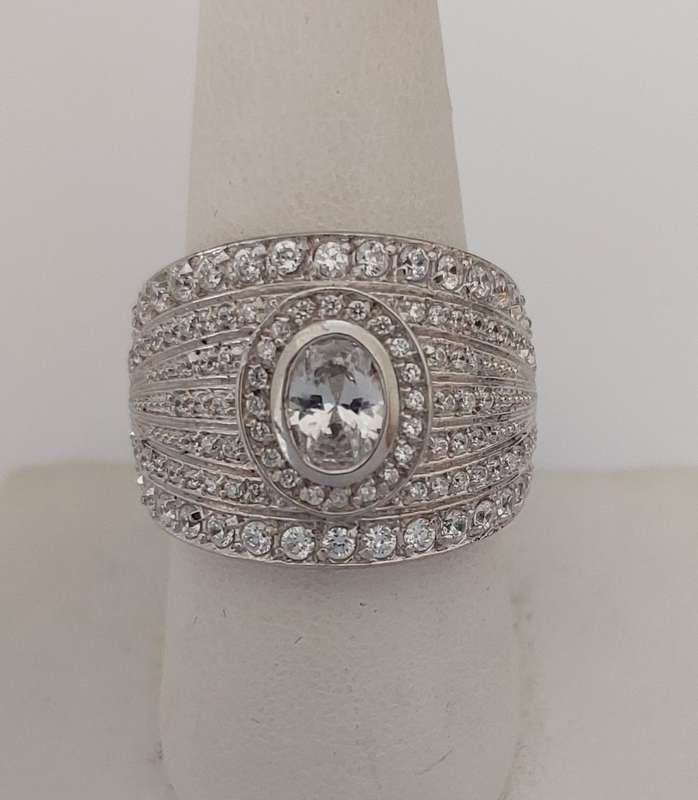 CD DESIGNER JEWELRY Oval Halo CZ Cluster Broad Ring