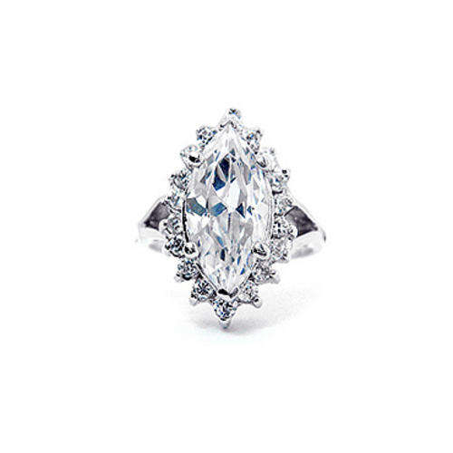 ***STUNNING AND SPARKLE***2.50ct Simulated Diamond Engagement Ring**Size 9**